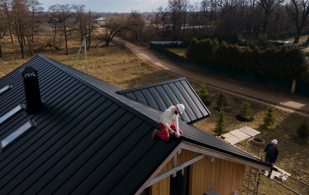 asphalt shingles vs metal roofing Ontario